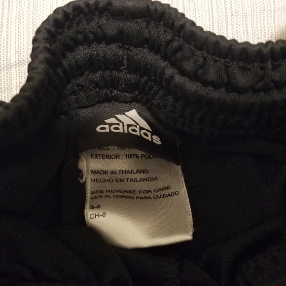 Boys' adidas shorts size S - Picture 4 of 4